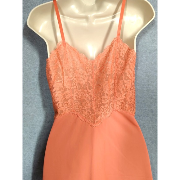 Vintage Vanity Fair Full Slip SZ 32 1950s Coral Lace Tricot Nylon Made USA - Picture 4 of 12